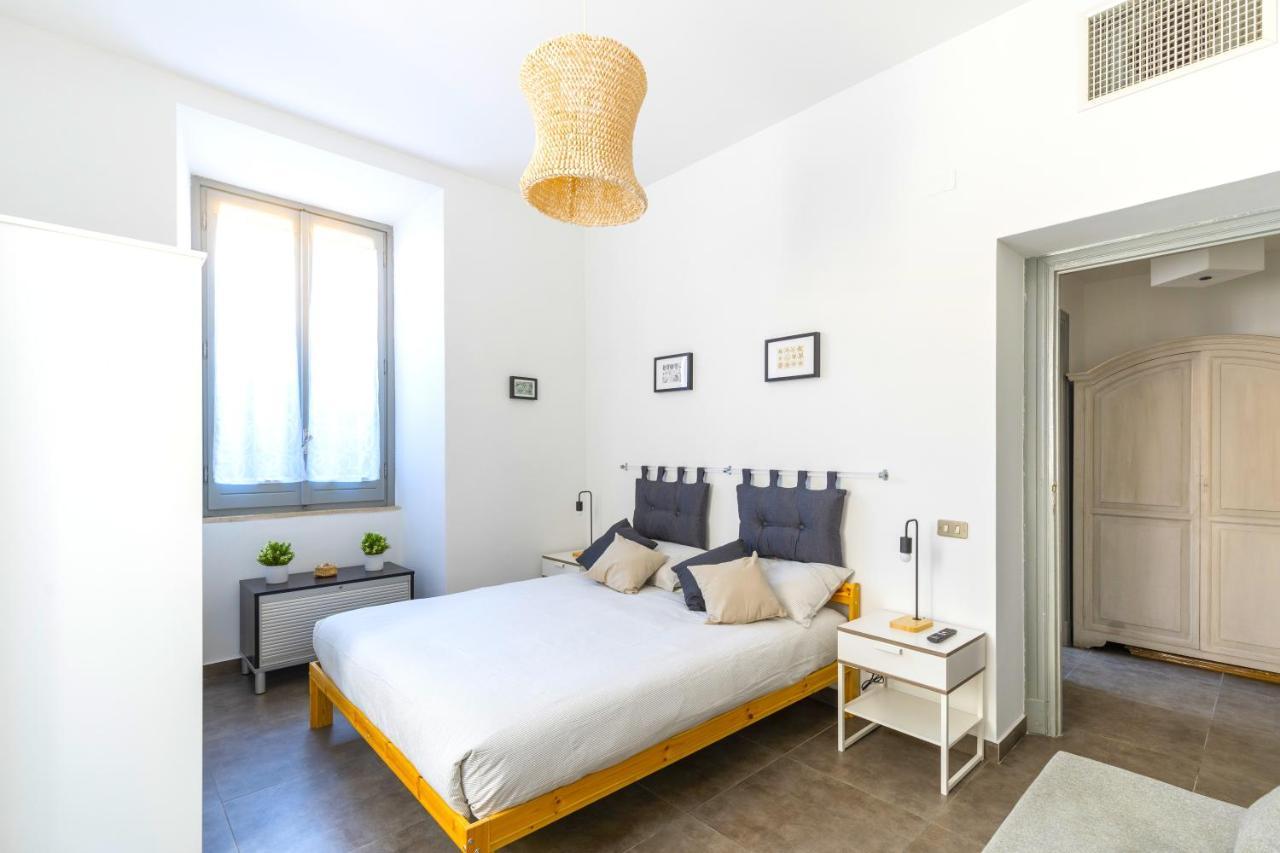 Hostly - Nicole Apartment Volturno- Full Rome Center Exterior photo